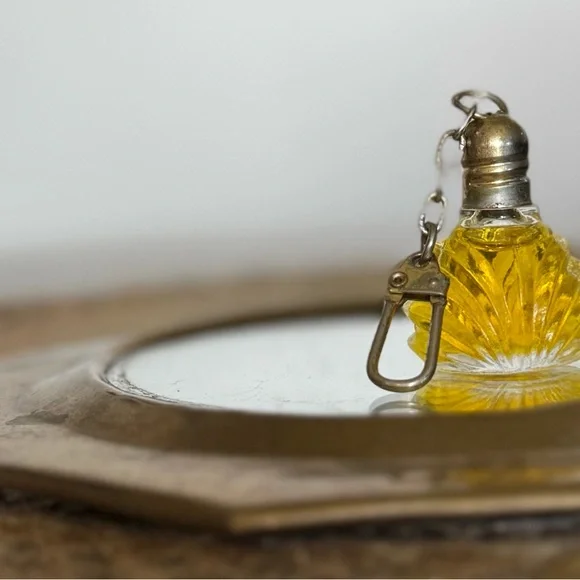 Elegant Yellow Glass Perfume Bottle - Picture 5 of 6
